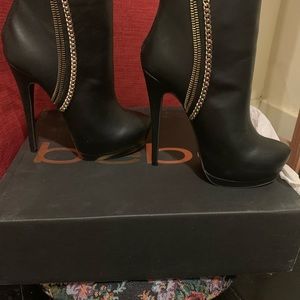 Size 7 brand new to high of a heel for me